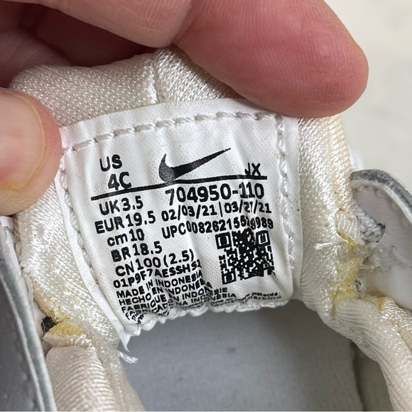 Nike Huarache White Cream Baby Sneakers Sleek Design Size 4C - Picture 5 of 8